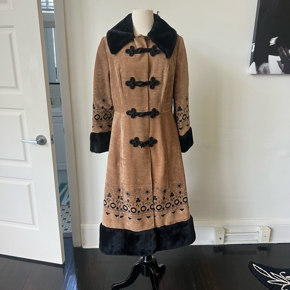 Vintage Bohemian 1970’s Coat 70’s Faux Fur Embroidered Coat - Picture 3 of 15